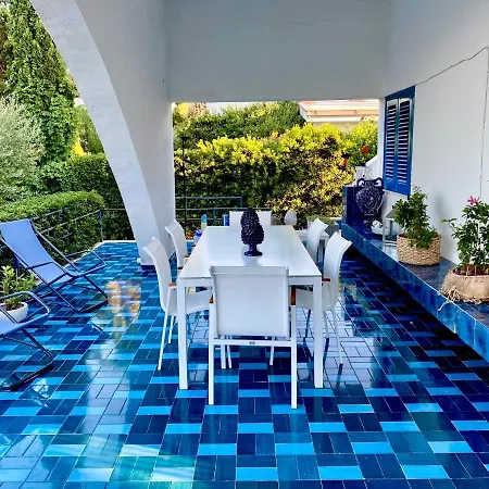 Luxury Villa, Only 50 Mt. From The Beach. * كاريني